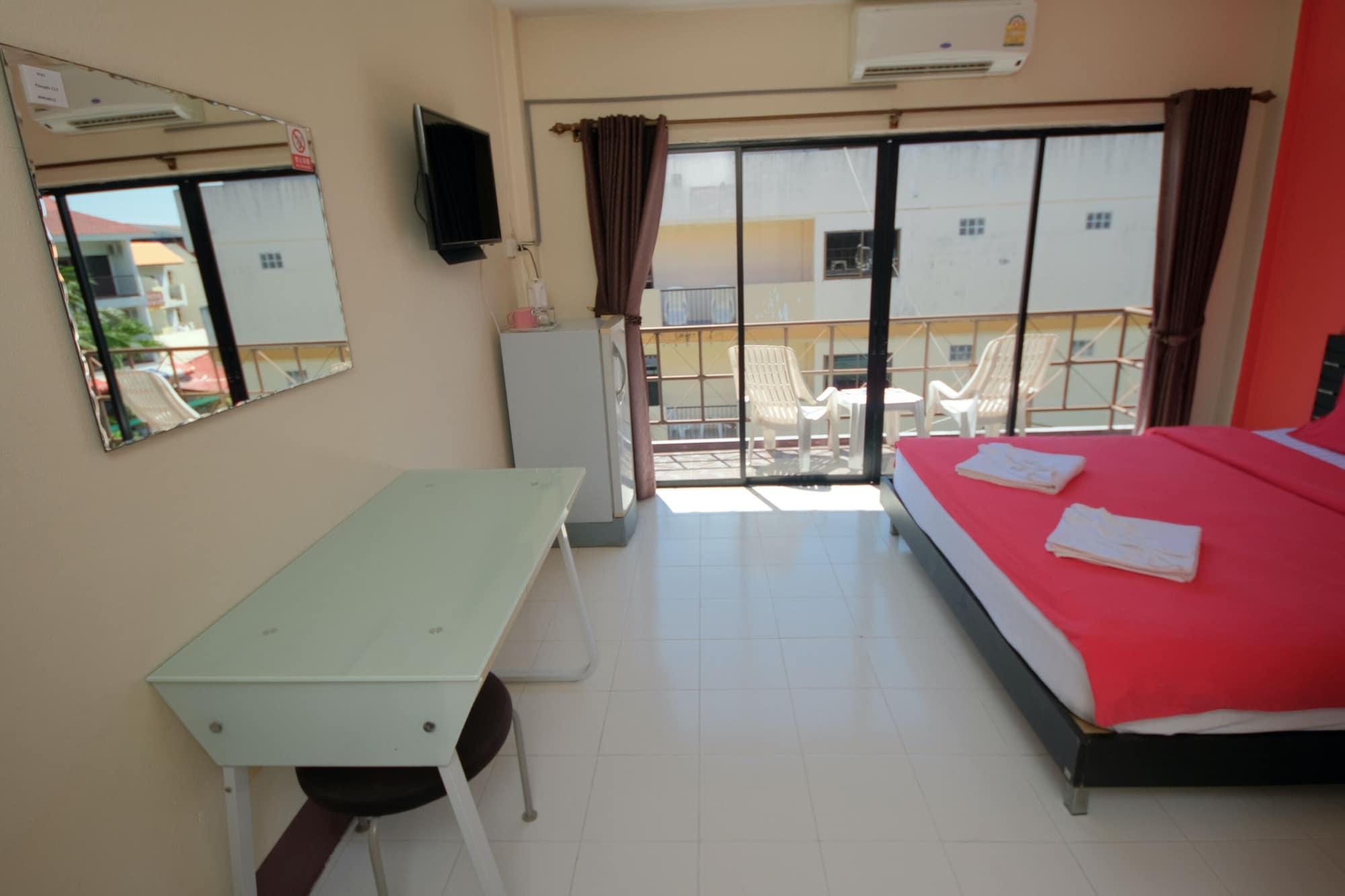 Pineapple Guesthouse Karon Exterior foto