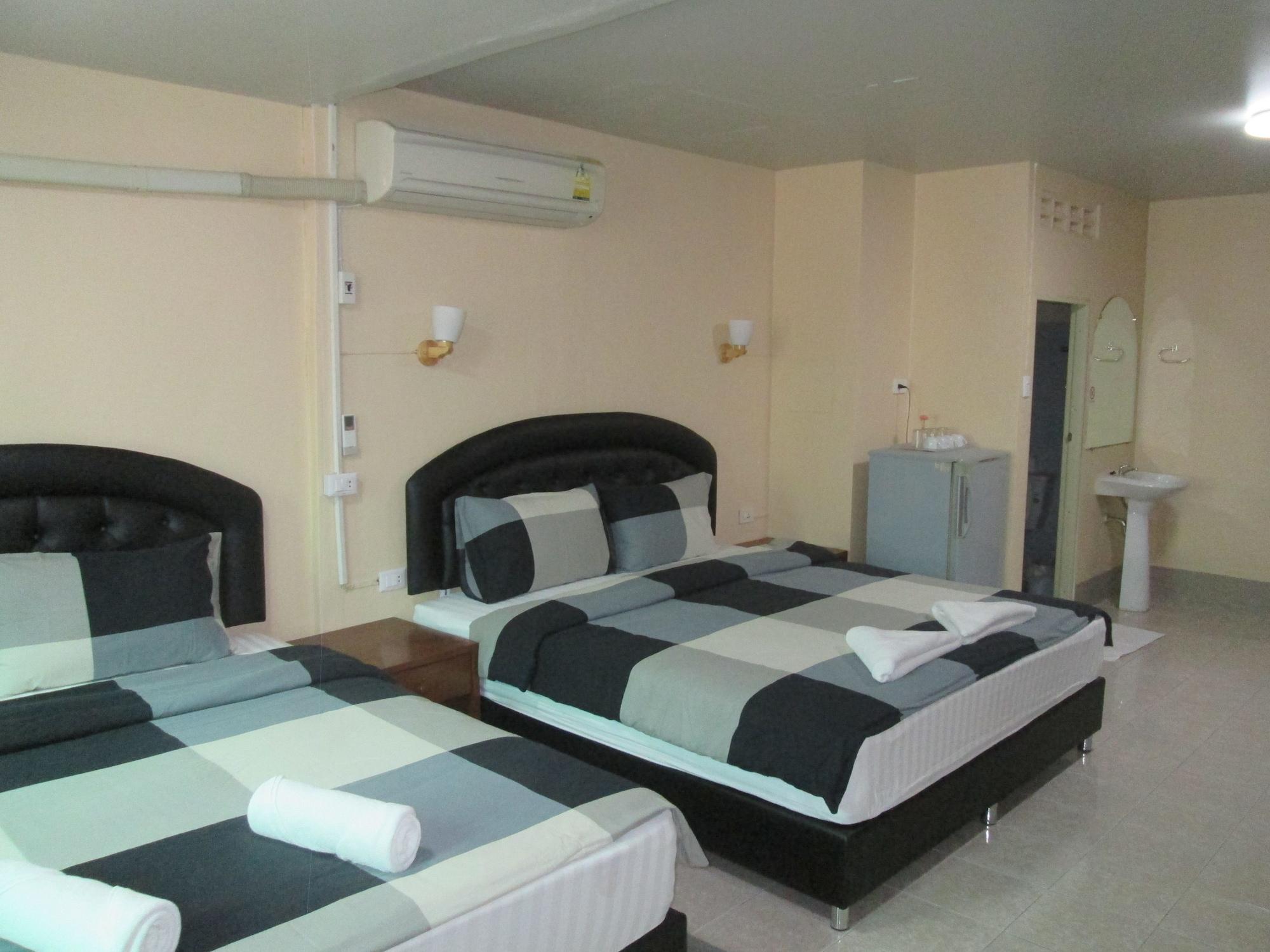 Pineapple Guesthouse Karon Exterior foto