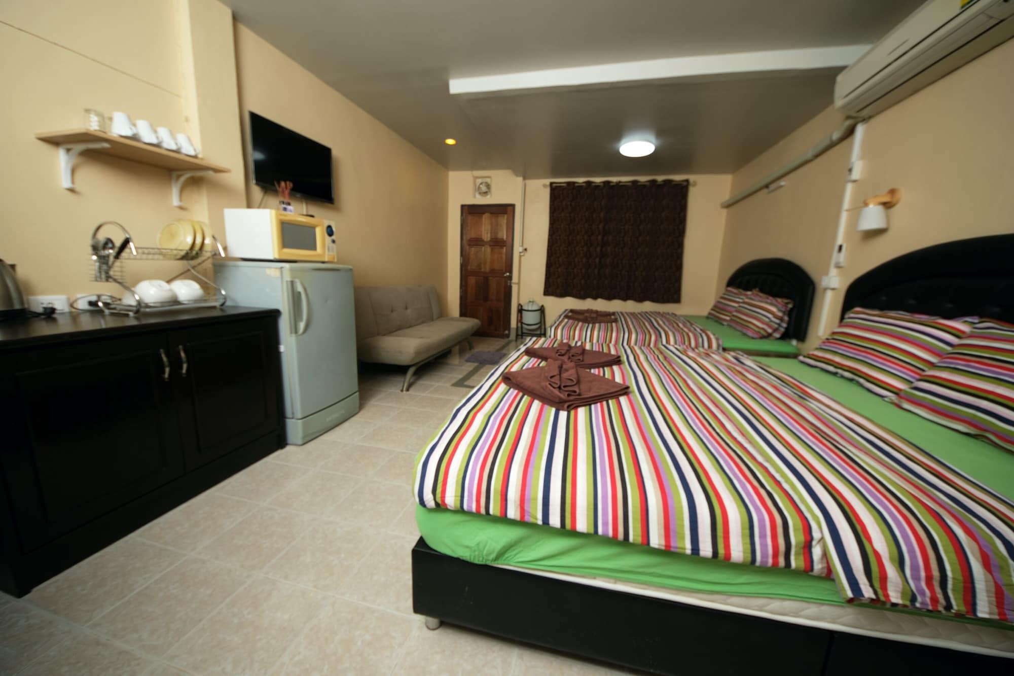 Pineapple Guesthouse Karon Exterior foto