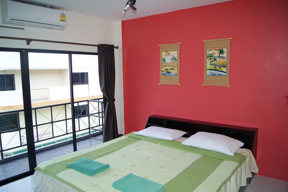 Pineapple Guesthouse Karon Exterior foto