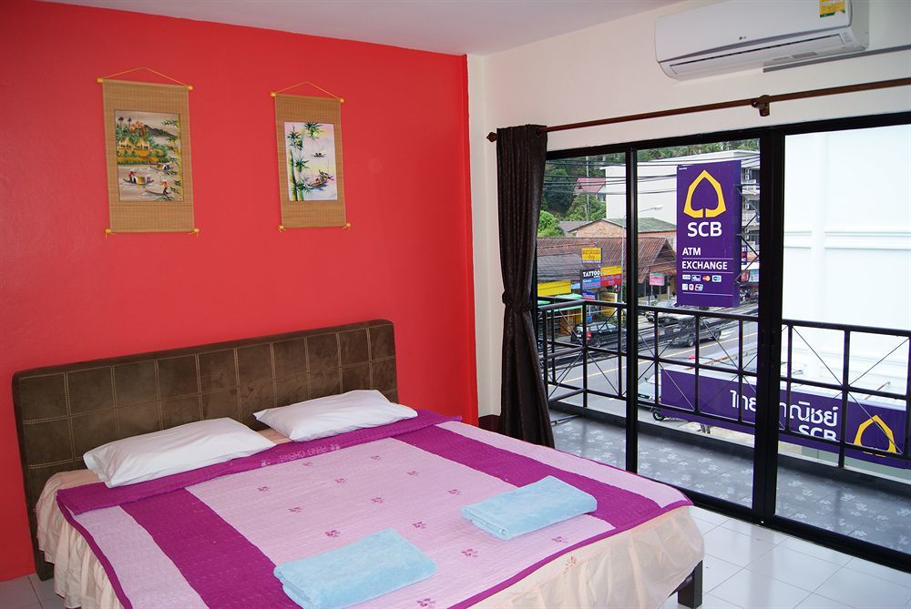 Pineapple Guesthouse Karon Exterior foto