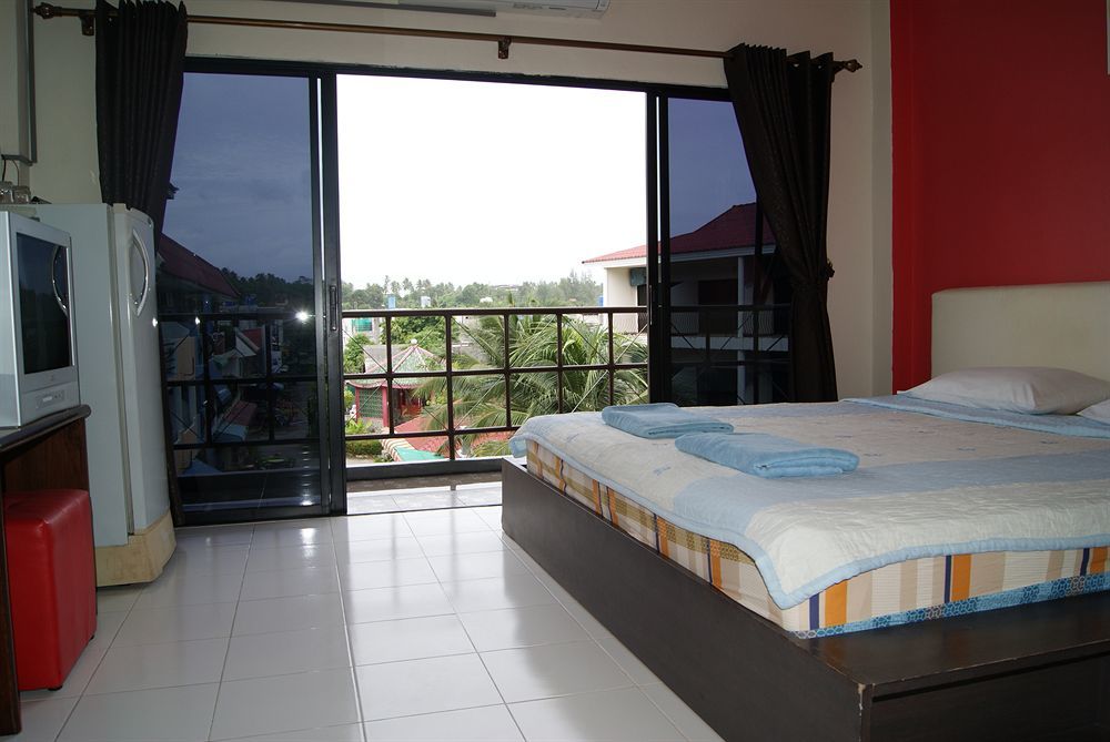 Pineapple Guesthouse Karon Exterior foto